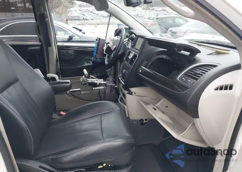 2013 Chrysler Town & Country Touring-L z USA, uszkodzony, nr VIN 2C4RC1CG1DR623829